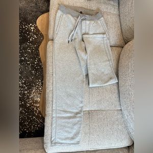 Lululemon Men’s Grey Sweatpants - Large